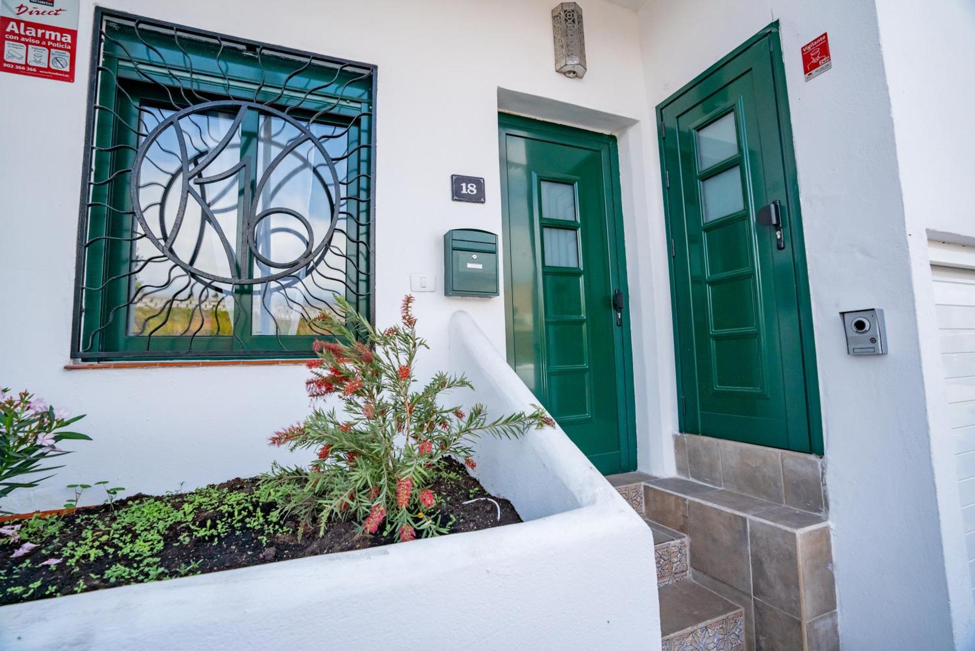 Casa Julio - Alcala Complete Coastal Retreat - Entire Apartment - 3 Min Walk From The Ocean - Shared Entrance With Host Exterior photo